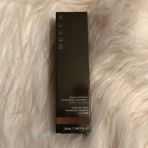 Becca Cosmetics Aqua Luminous Foundation